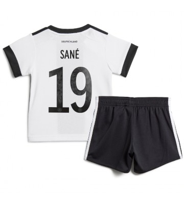 Tyskland Leroy Sane #19 Hjemmebanesæt Børn VM 2022 Kort ærmer (+ korte bukser)
